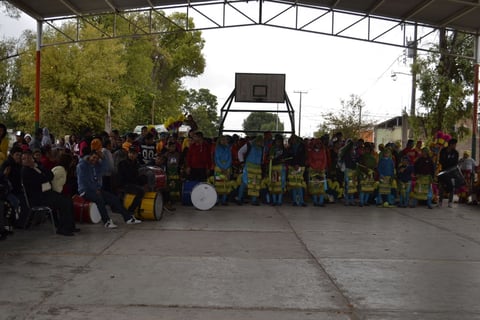 Alrededor de 15 grupos de danzantes de diversos ejidos de Gómez Palacio danzaron y peregrinaron.