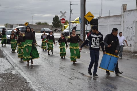 Peregrinando y danzando fue como dieron inicio en Gómez Palacio a un nueva festividad instaurada por el Gobierno municipal.