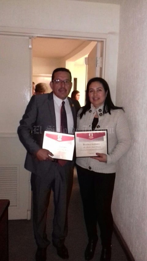 04122016 MERECIDO RECONOCIMIENTO.  En días pasados, fueron reconocidos por su carrera judicial trabajando en el Poder Judicial del Estado, Francisco Antonio Ríos Rodríguez (24 años) y Socorro Cardiel Ramírez (17 años).