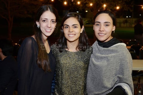 07122016 ENTRE AMIGAS.  Ana Isabel, Carla Sofía y Adriana.