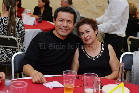 07122016 NOCHE BOHEMIA.  Gabriel y Lupita.