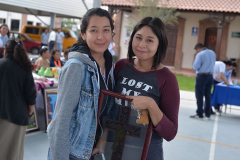 08122016 Alexa y Valeria.