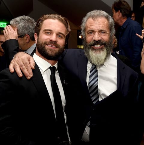 Mel Gibson y su primera esposa, Robyn, tuvieron a Hannah y seis varones: Edward, Christian, William, Louis, Milo y Thomas. Después de su separación en 2006, tuvo a Lucia en 2009, fruto de su relación con la pianista rusa Oksana Grigorieva.