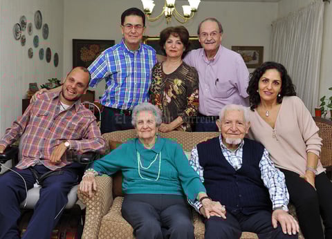 Con sus hijos, Jorge, Gabriela, Ricardo, Alejandra y Alberto