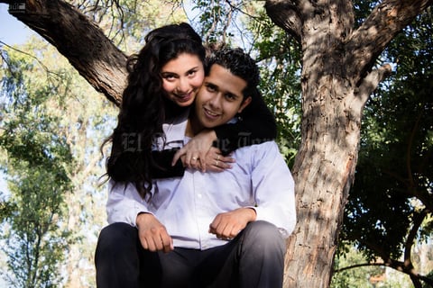 10122016 Llegan al altar de la Parroquia de los Ángeles la pareja formada por Ing. Isela Alejandra Ríos González y C.P. José Manuel Martínez García para ser declarados marido y mujer. Estarán acompañados por sus padres, Lic. Juana Isela González Hernández y C.P. Rafael Ríos Alvarado; María Agustina García Chávez y Jorge Martínez Ortiz (f). La recepción nupcial será en el Salón Casino Los Ángeles.