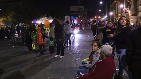 Este día se concentra una mayor cantidad de feligreses y de peregrinos, incluso algunas calles fueron cerradas por el hecho de que se iniciaron los tradicionales rosarios con las danzas y la esperada reliquia.