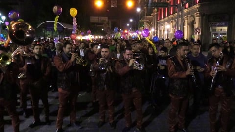Al estilo de la banda, tocaron varios cánticos a la Guadalupana mientras peregrinaban a la iglesia.