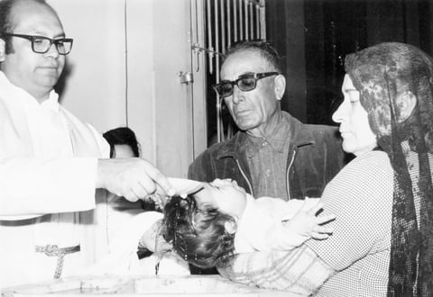 11122016 Sr. Alberto Salas y Sra. María Hernández de Salas en el bautizo de su nieta, Ana Lidia Calderón Salas, en 1970.