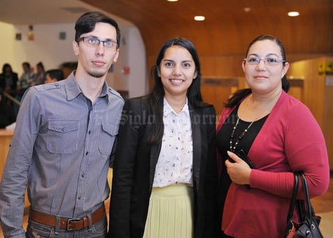 11122016 Israel, Karla y Cristina.