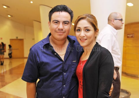 16122016 EN EL TEATRO.  Omar y Marisol.