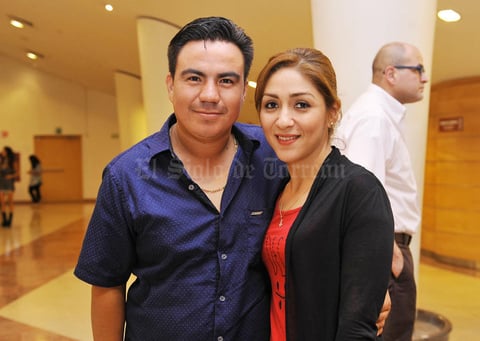 17122016 EN EL TEATRO.  Omar y Marisol.