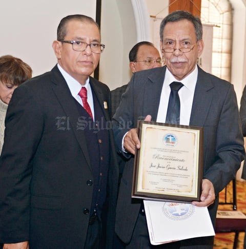 18122016 M. en C. y Geriatra José Javier García Salcedo y Presidente de la Asociación, Dr. David Reza Alba.