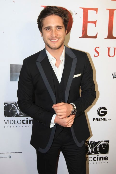 Diego Boneta consiguió una oportunidad en televisión al unirse a la serie Scream Queens, la cual se estrenó el 23 de septiembre del 2015 en Latinoamérica.