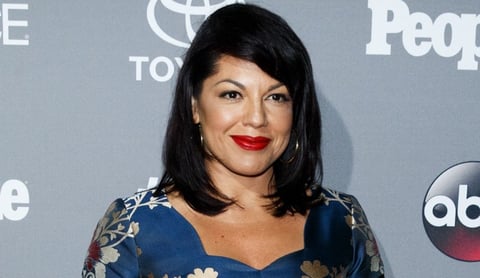 Sara Ramírez es conocida por su papel de la cirujana Calliope 'Callie' Torres en Grey's Anatomy.