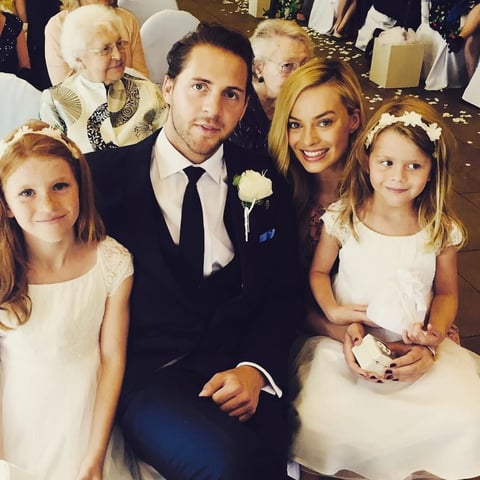 La actriz lleva saliendo con Tom Ackerley desde Junio del 2014 y pese a que tienen una relación a distancia, hacen hasta lo imposible por estar juntos.