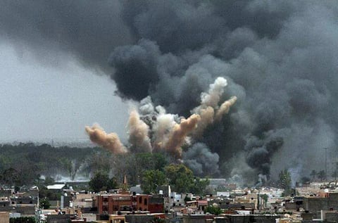 De acuerdo con vecinos de colonias aledañas, primero se escuchó una fuerte detonación que cimbró casas y establecimientos comerciales y continuaron estremeciéndose por varios segundos hasta en tres kilómetros a la redonda, debido a la onda expansiva.
