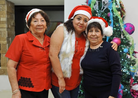 21122016 Betty, Karina y María Elena.