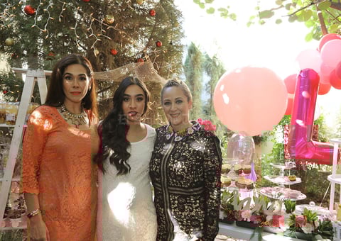 La festejada con Nidia de Samaniego y Argelia de Lavín