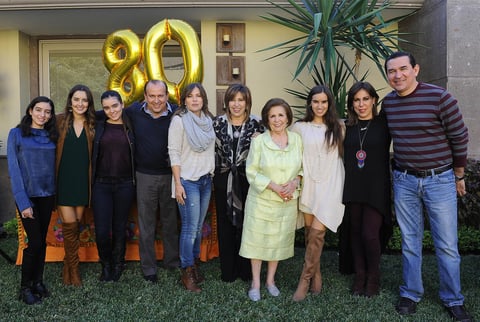Acompañan a la cumpleañera