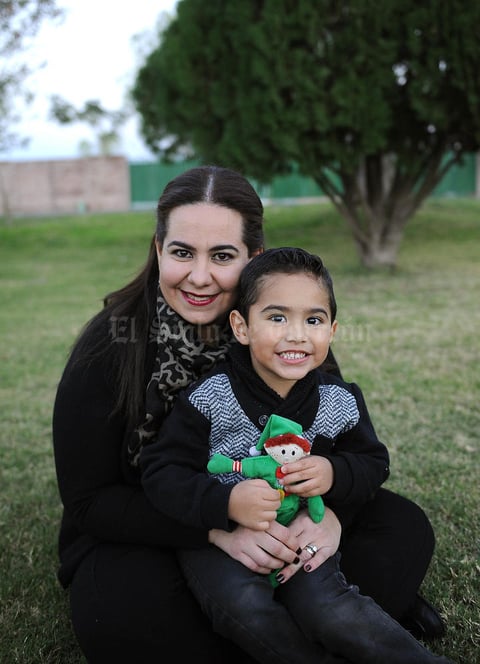 Rosario con su hijo, Luis David