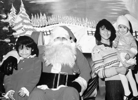 25122016 Claudia, Brenda y Erika González hace algunos años.