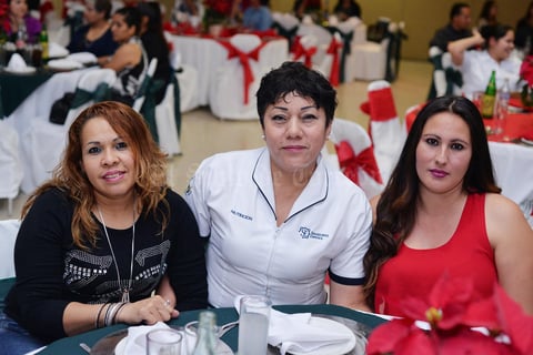 26122016 Yelile, Ana Paty y Laura Elena.