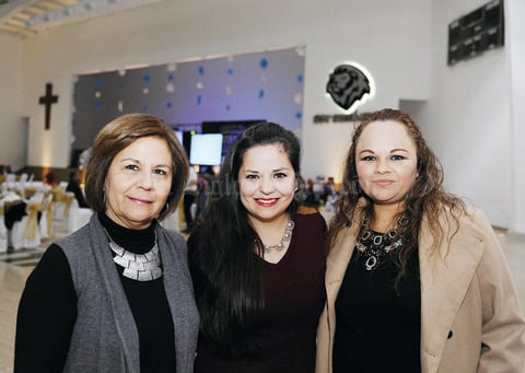 26122016 Magaly, Mariana y Gaby.
