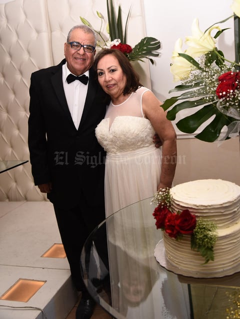 28122016 BODAS DE RUBí.  Enrique Facio Méndez y María Luisa Umaña festejaron 40 años de feliz matrimonio acompañados de sus seres queridos.