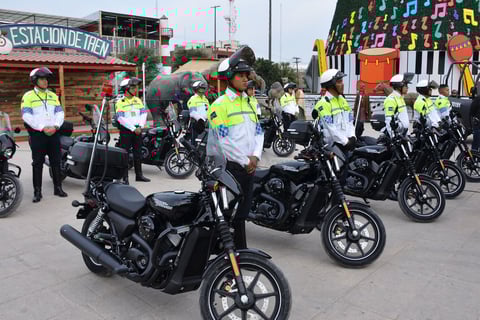 Entregó 10 motocicletas marca Harley Davidson modelo Street 750 para la Dirección de Tránsito y Vialidad.