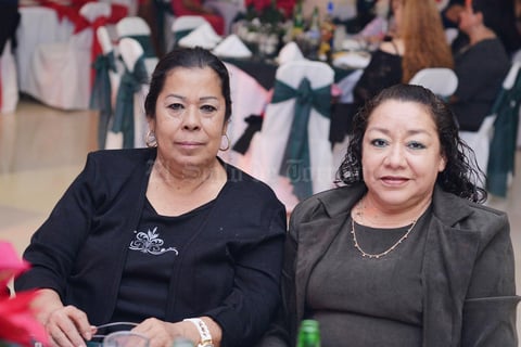 29122016 EN FESTEJO.  Marcela y Luz.