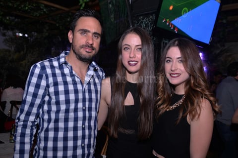 30122016 Manolo, Mónica, y María.