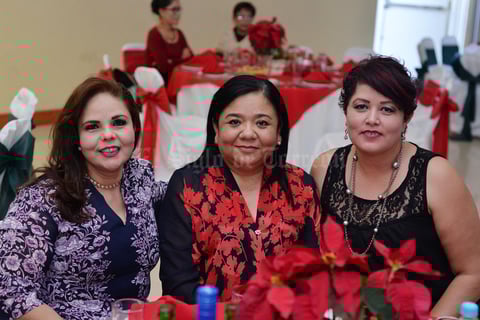 31122016 EN FESTEJO.  Lucy, Norma y Alma Yesenia.