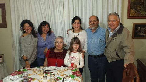 02012017 GRATA CONVIVENCIA.  Vanessa, Vero, Idoia, José Antonio, Manuel,  Isabel y Ainhoa.