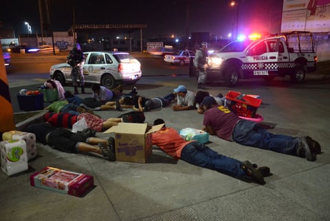 La Secretaría de Gobierno informó que fueron detenidas 76 personas en la Ciudad de México por robo y vandalismo en perjuicio de 29 comercios.