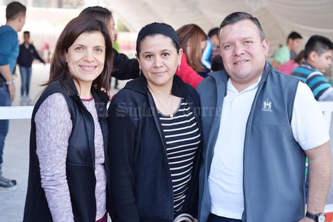 06012017 FELICES.  Magdalena, Claudia y Jacobo.