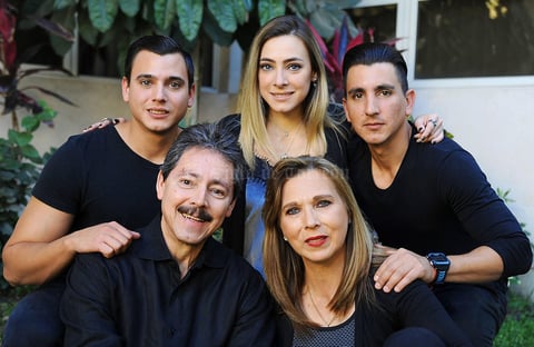Luis y Edna Monroy con sus hijos, Luis, Edna y Fernando