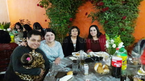 07012017 EN FESTEJO.  Idoia, Hans, Isabel, Pichi, Vero, Vanessa y Ainhoa.