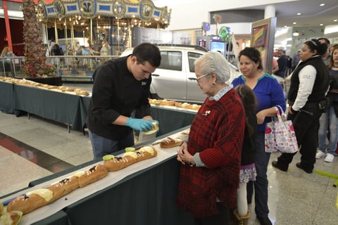 Una bonita tradición, la rosca de reyes, que va de generación en generación.
