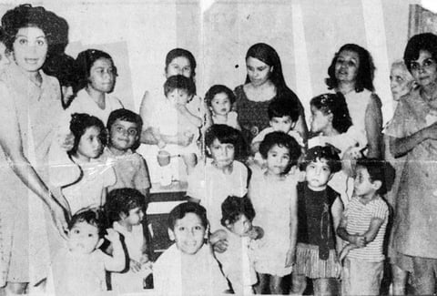 08012017 Cumpleaños del niño Miguel Martínez con su mamá, Ana Martínez, familiares y amigos, en 1970.