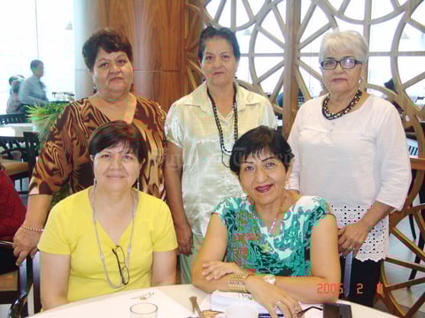 08012017 Olga Lydia en el festejo de su cumpleaños con Dora Luz, Aurora, Alicia y Patricia.