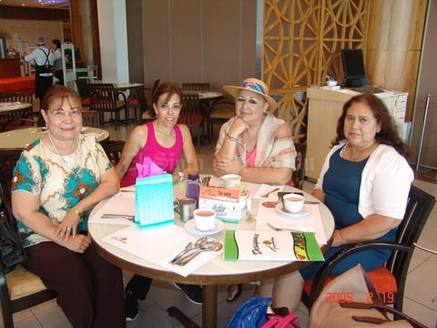 08012017 Estela, irma, Nohemí, Mary, Hortencia y María de Jesús.