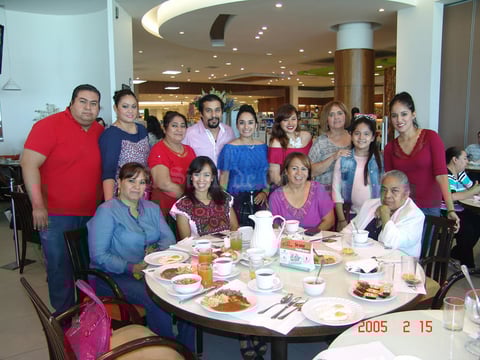 08012017 Irma Julia y José Ángel en su 35 aniversario de casados con sus hijos Brenda Iveth, Delmira Berenice, Ángel Alejandro y David Emmanuel.