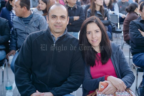 09012017 EN RECIENTE EVENTO.  Samuel y Adriana.