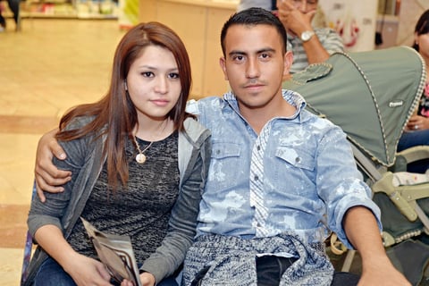 08012017 EN EL MALL.  Sonia y Alejandro.