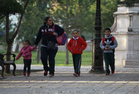 Ante las condiciones climáticas que prevalecen durante la temporada de invierno, la Secretaría de Salud de Durango llamó a los escolares y padres de familia a evitar los cambios bruscos de temperatura.