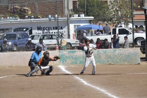 Taller Díaz recuperó terreno al ganar 14-7 y equilibrar la competencia.