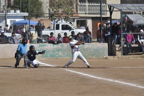 Una de las series que fueron necesarios los tres partidos fue el que protagonizaron el Ángel Hernández y Taller Díaz.
