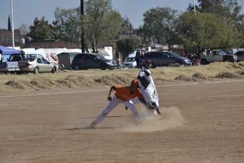 Las acciones de los playoffs de béisbol se desbordaron este fin de semana en duelos de la Liga Municipal.