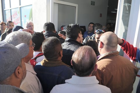 Este Centro es el único donde se lleva a cabo el reembolso a quienes ya habían pagado las láminas.