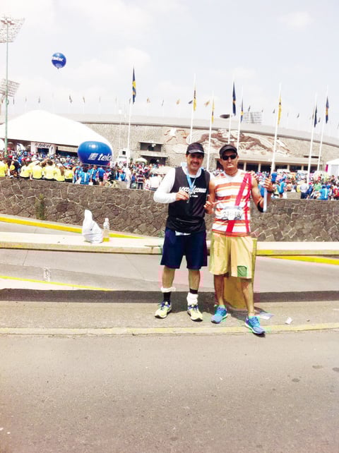12012017 Locos X Correr en el Maratón de la Ciudad de México.